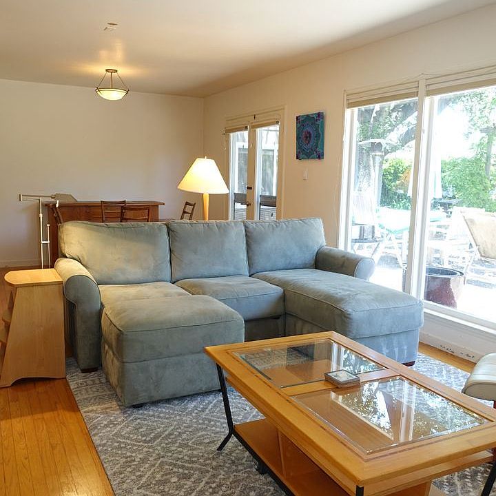 1st image of 375 Cuesta Dr