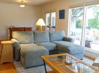 375 Cuesta Dr, Los Altos, CA 94024