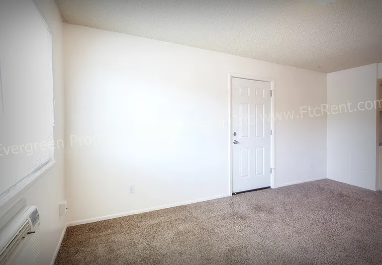 2034-2036 W Plum St — Photo 20
