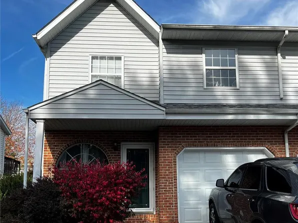 49 Clinton Hill Dr, Belleville, IL 62226
