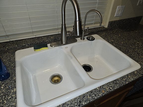 Double Sink in Kitchen