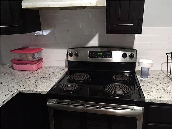 3rd image of 1615 Idlewild Ln