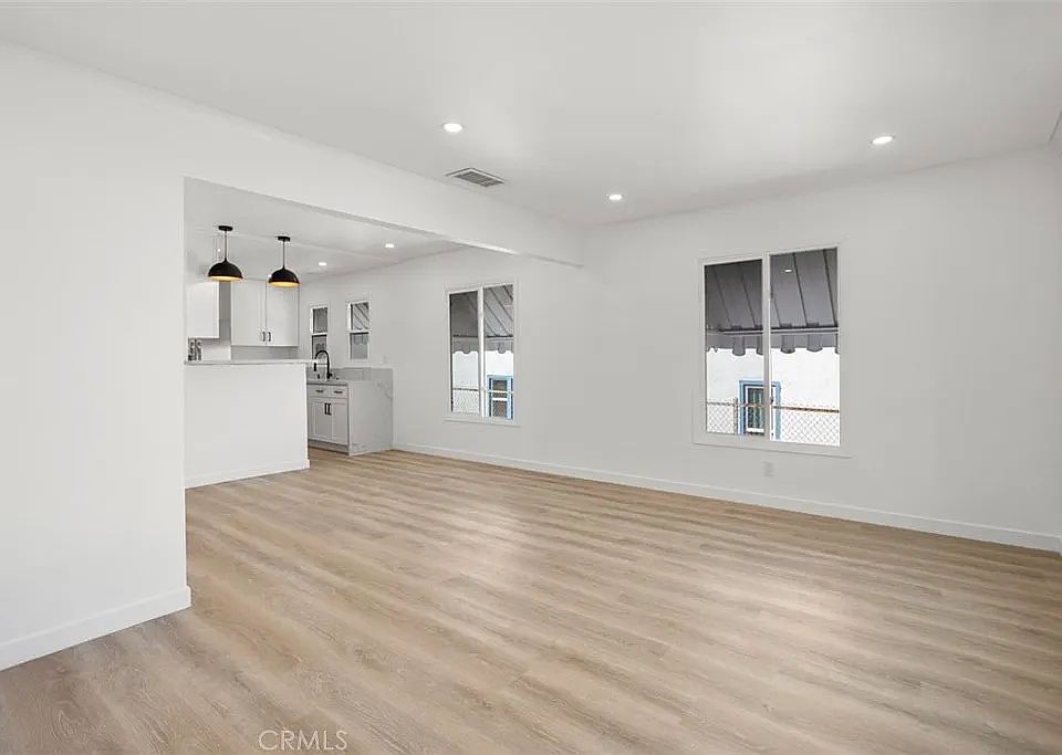 1st image of 4500 Gilbert Pl #1/2