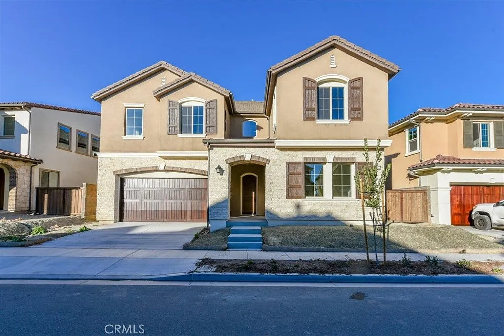 4 bed, 4.5 bath, 4233 sqft, $7,500 — Photo 1