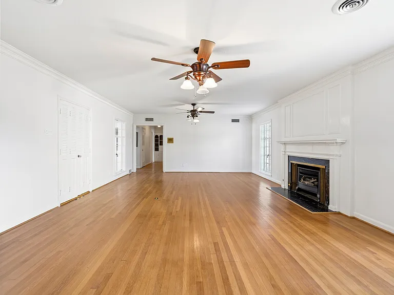 8561 Strathmore Dr — Photo 18