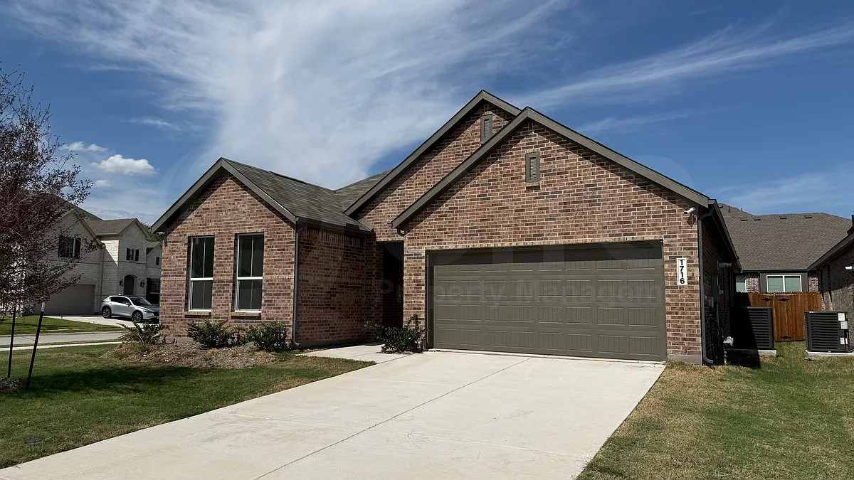 4 bed, 3.0 bath, 2600 sqft, $2,760 — Photo 4