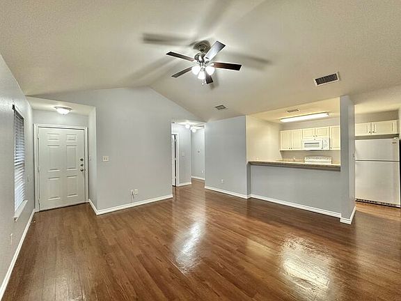 4th image of 8942 Mansion Creek Cir