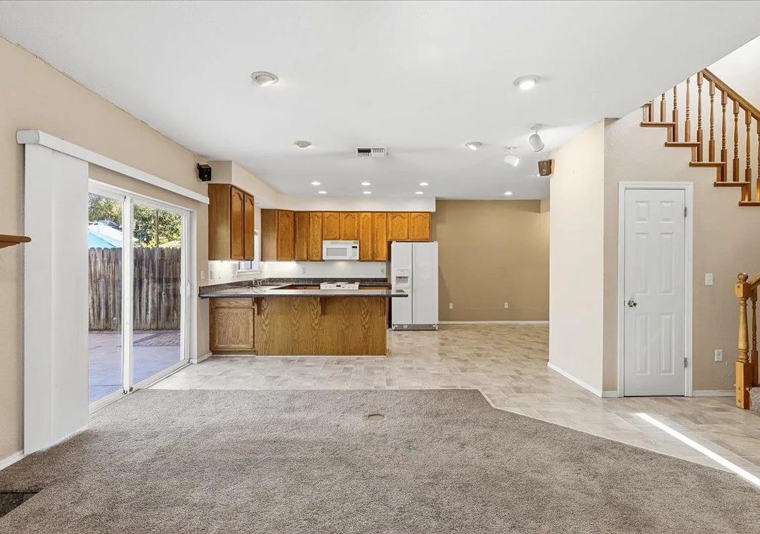 3 Bed 2.5 Bath 2 Car Garage! — Photo 3