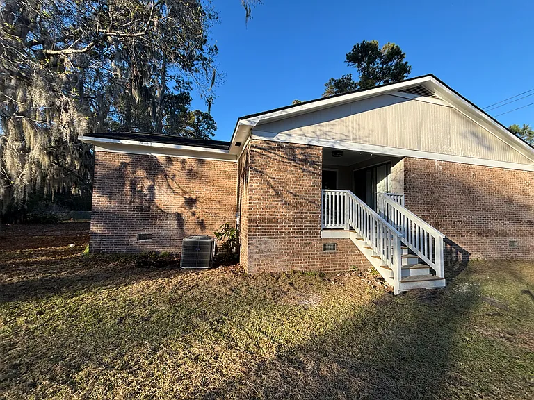 9 Adams Cir #A — Photo 5
