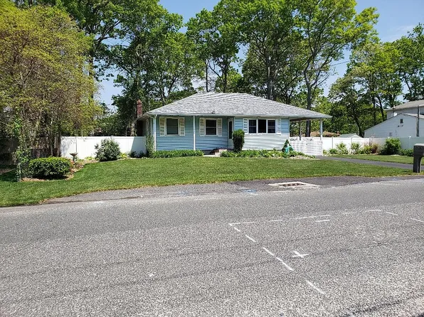 103 Shinnecock Ave, Mastic, NY 11950