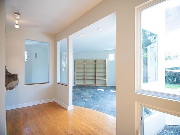 2nd image of 1874 Ashbrook Ave