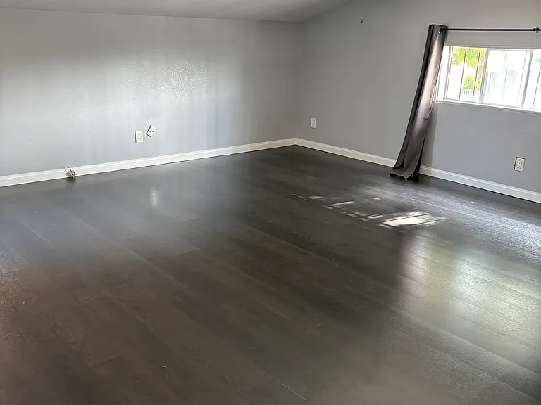 1040 Hoover Ave — Photo 12