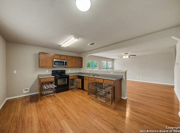 5th image of 9327 Pacific Maple