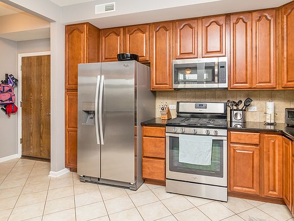 4th image of 225 E Main St #510