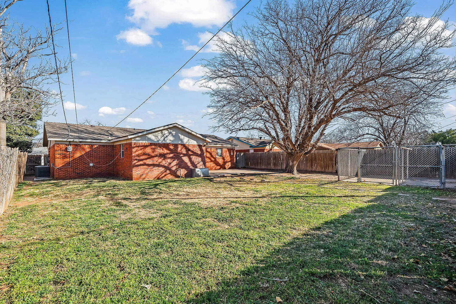 3 bed, 2.0 bath, 1302 sqft, $1,395 — Photo 3