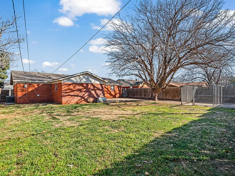 5511 16th Pl — Photo 3