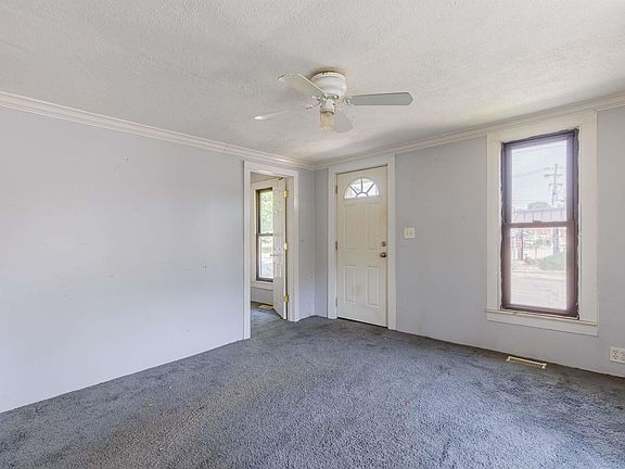 5th image of 126 E Whitley St