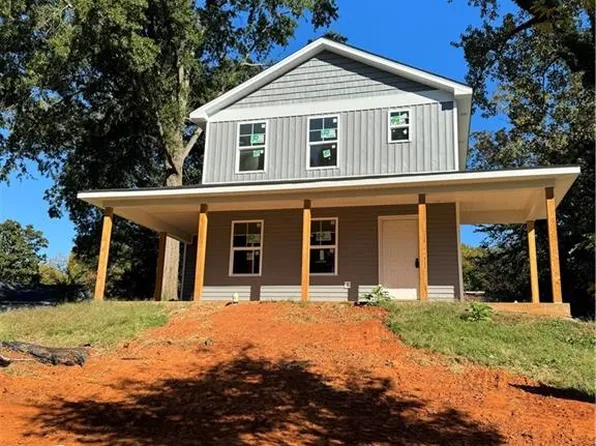 910 Haywood St, Winston Salem, NC 27105