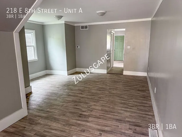218 E 8th St #A — Photo 3