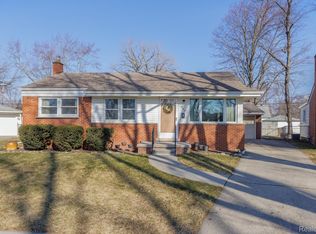 569 Lerner Ave, Clawson, MI 48017