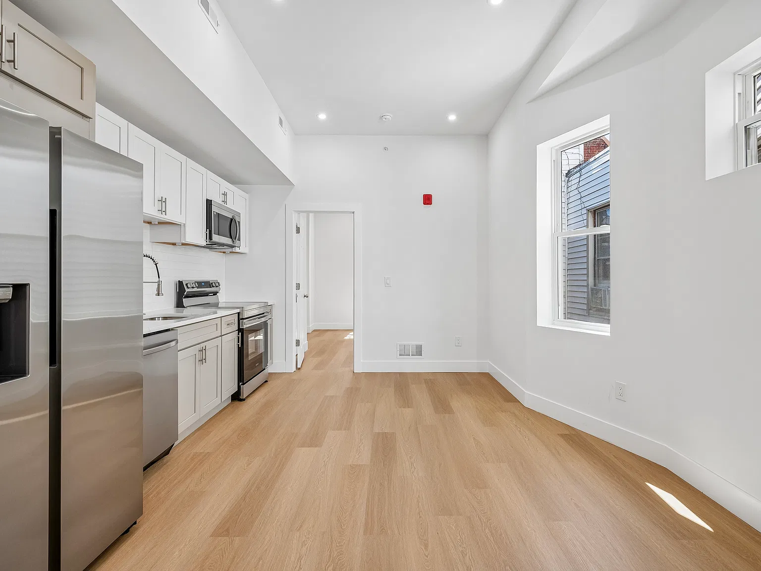 2 bed, 750 sqft, $2,000 — Photo 3