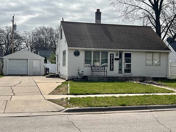2nd image of 827 Redwood Dr