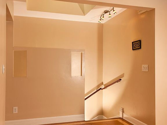 5th image of 384 Webster Ave #2