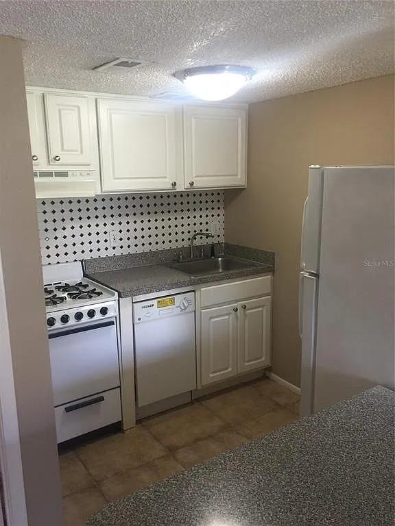 129 Blue Pointe Way #220 - 220 — Photo 1