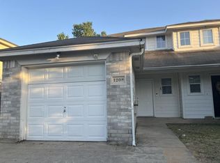 1208 Village Garden Dr, Azle, TX 76020