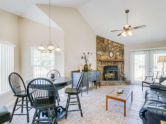 4th image of 1250 Summit Ln