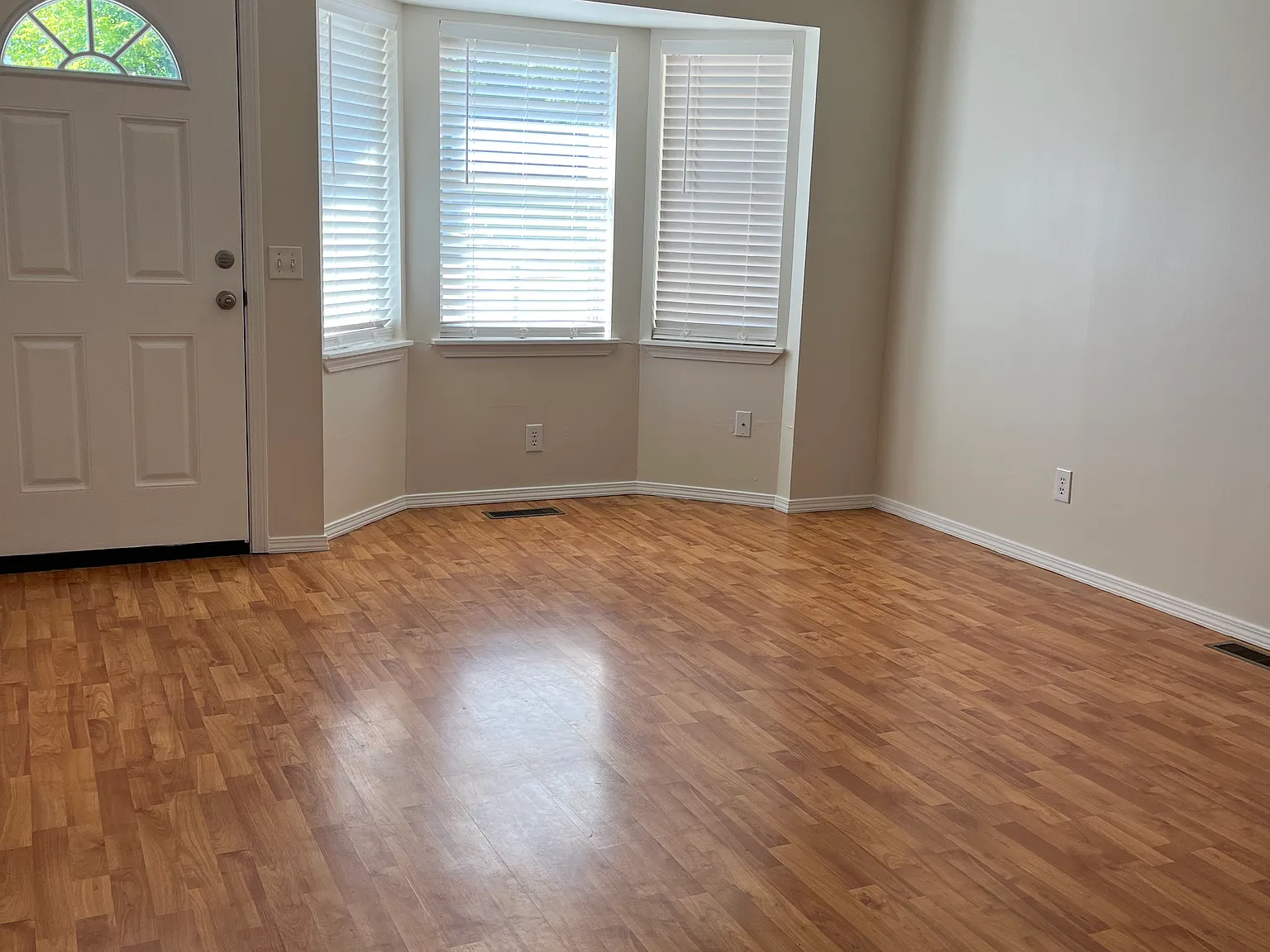 3 bed, 1250 sqft, $1,295 — Photo 2