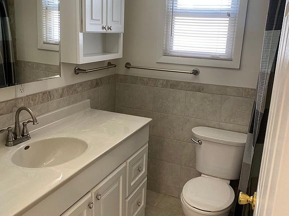 2nd image of 840 S 17th St #840