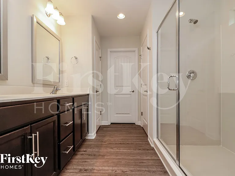 421 Sanctuary Park Dr — Photo 13