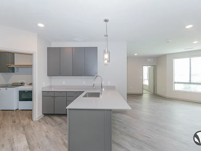 Chateau at Yankee Hill Apartments — Photo 87