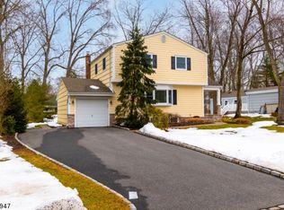 52 Briarwood Dr, Berkeley Heights, NJ 07922