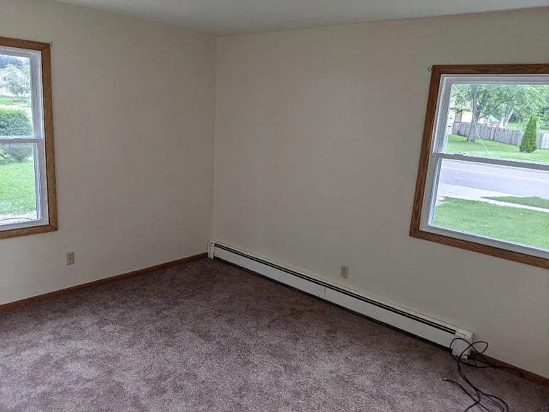 2 bed, 12 sqft, $1,250 — Photo 4