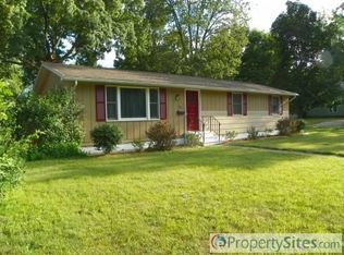 301 E Hoffman St, Three Rivers, MI 49093