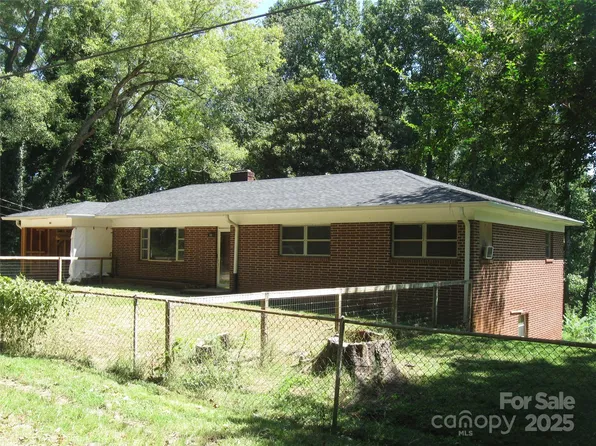 214 Palmer St NW, Lenoir, NC 28645