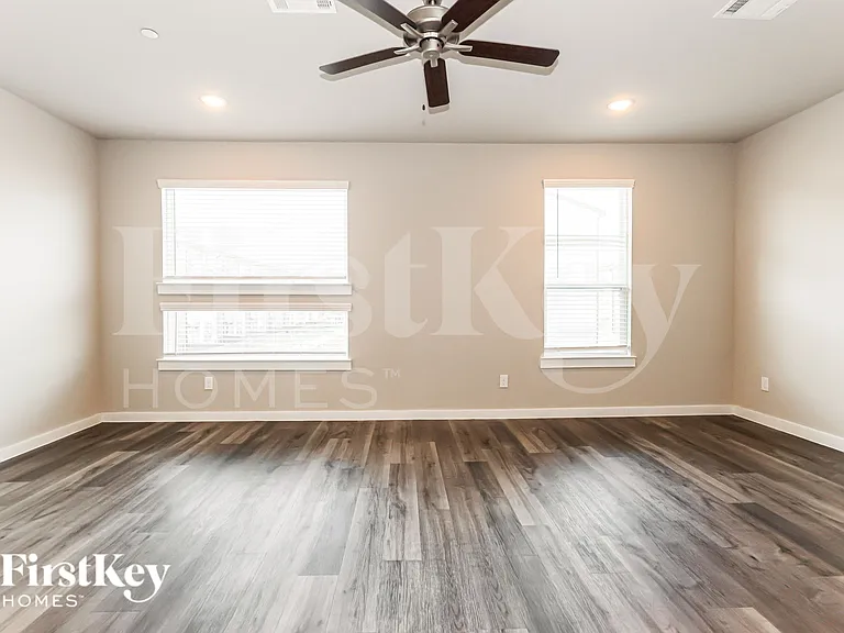 357 N Centro Cir — Photo 9
