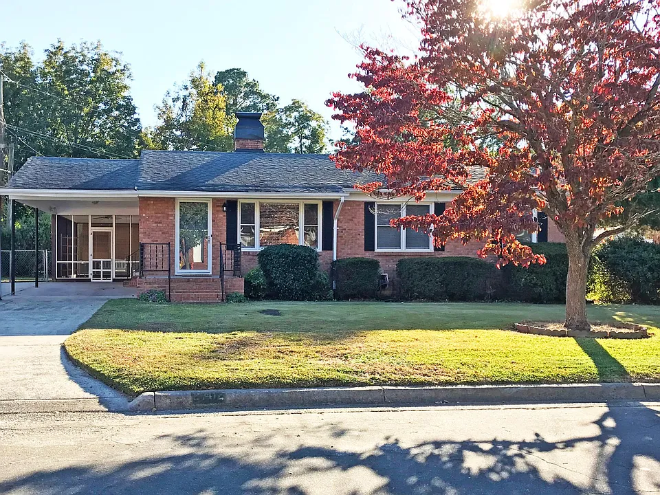 2702 Crockett Dr