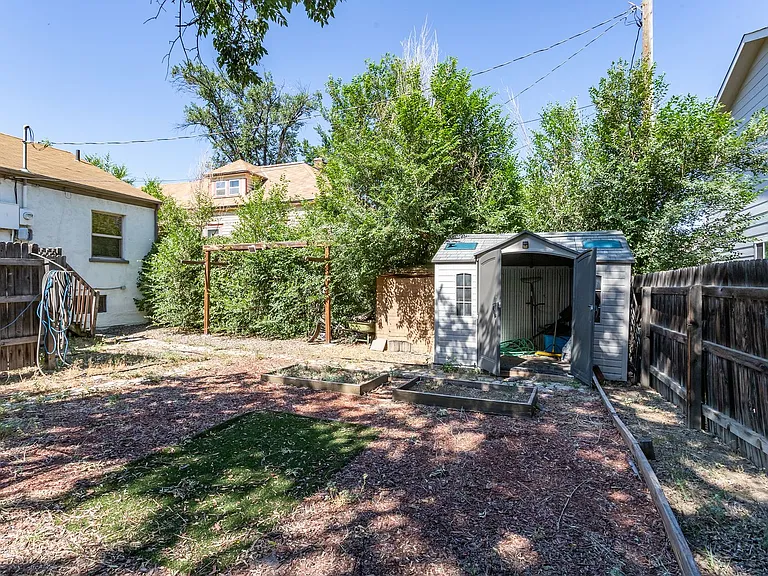 922 E High St — Photo 31