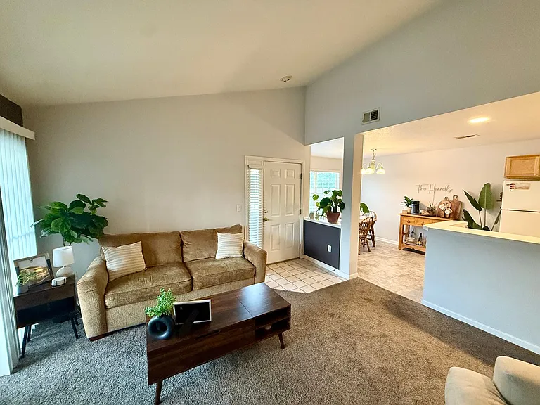 5225 White Willow Dr #210 — Photo 8