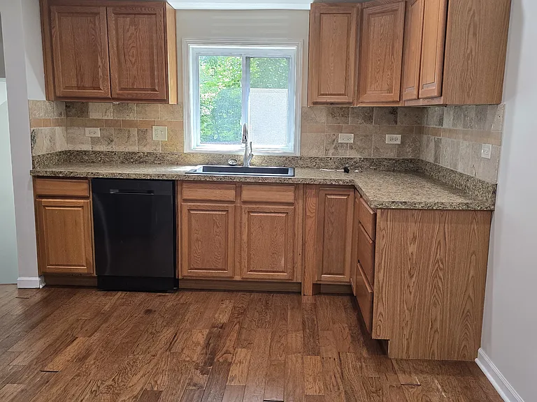 231 Oakdale Ave — Photo 3