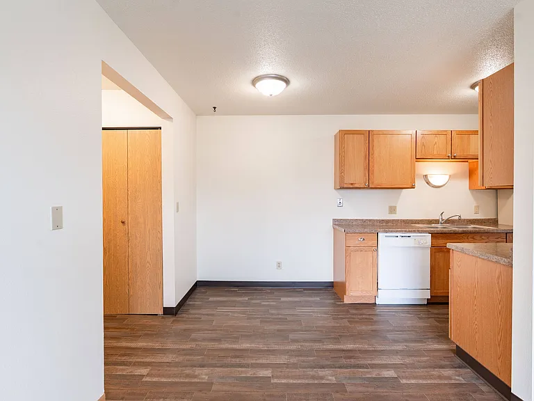 West Fargo, ND Saddlebrook Apartments | 21B | Dining