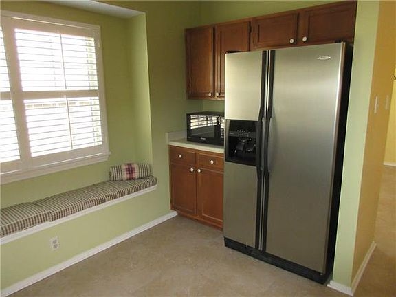 4th image of 625 Aurora Oaks Dr