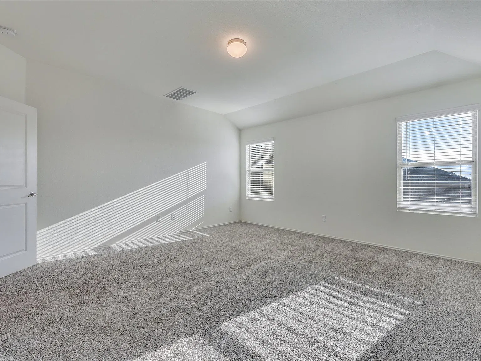 3 bed, 2.0 bath, 1961 sqft, $2,000 — Photo 4