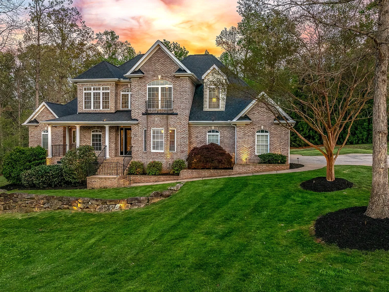 5 bed, 3.5 bath, 3263 sqft, $3,600 — Photo 1