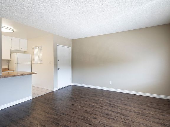 4th image of 1550 Hornblend St #7