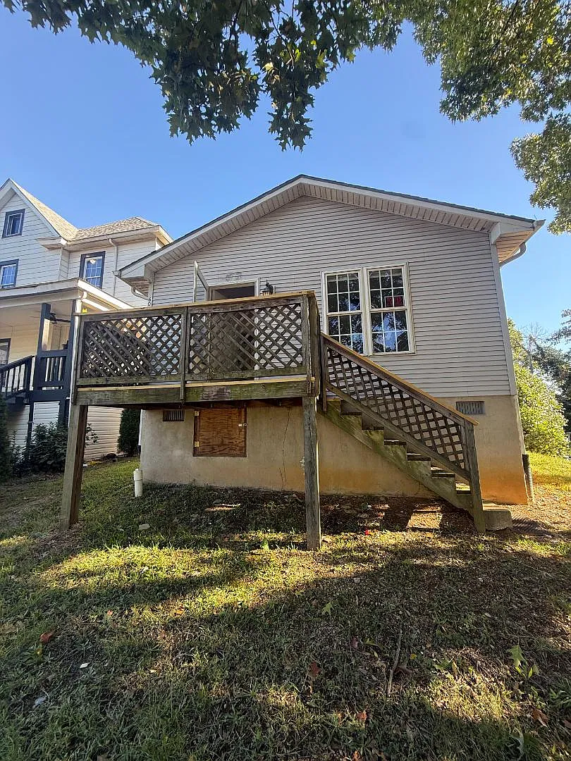 601 Church Ave SE — Photo 1