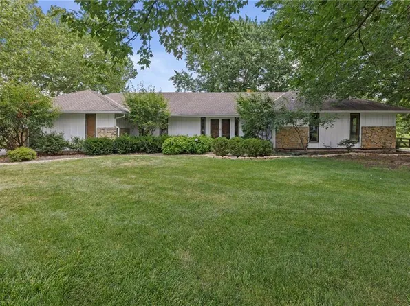 15005 S Rosehill Rd, Olathe, KS 66062